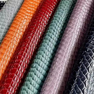 ढाल पहनने-प्रतिरोधी मगरमच्छ पैटर्न ग्लॉसी क्रिस्टल स्टोन पैटर्न पु उभरा हुआ सिंथेटिक चमड़ा सामान बैग के लिए जूते